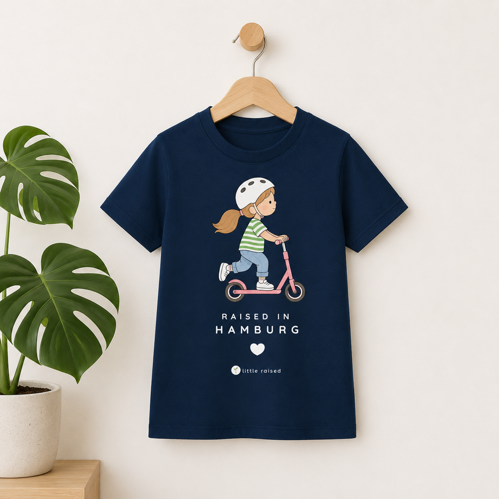 Kinder-T-Shirt aus Bio-Baumwolle: Raised in Hamburg (Citygirl)