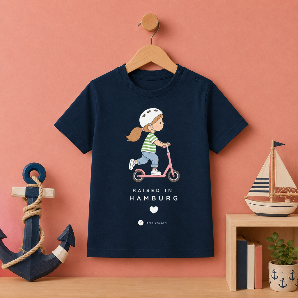 Baby-T-Shirt aus Bio-Baumwolle: Raised in Hamburg (Citygirl)