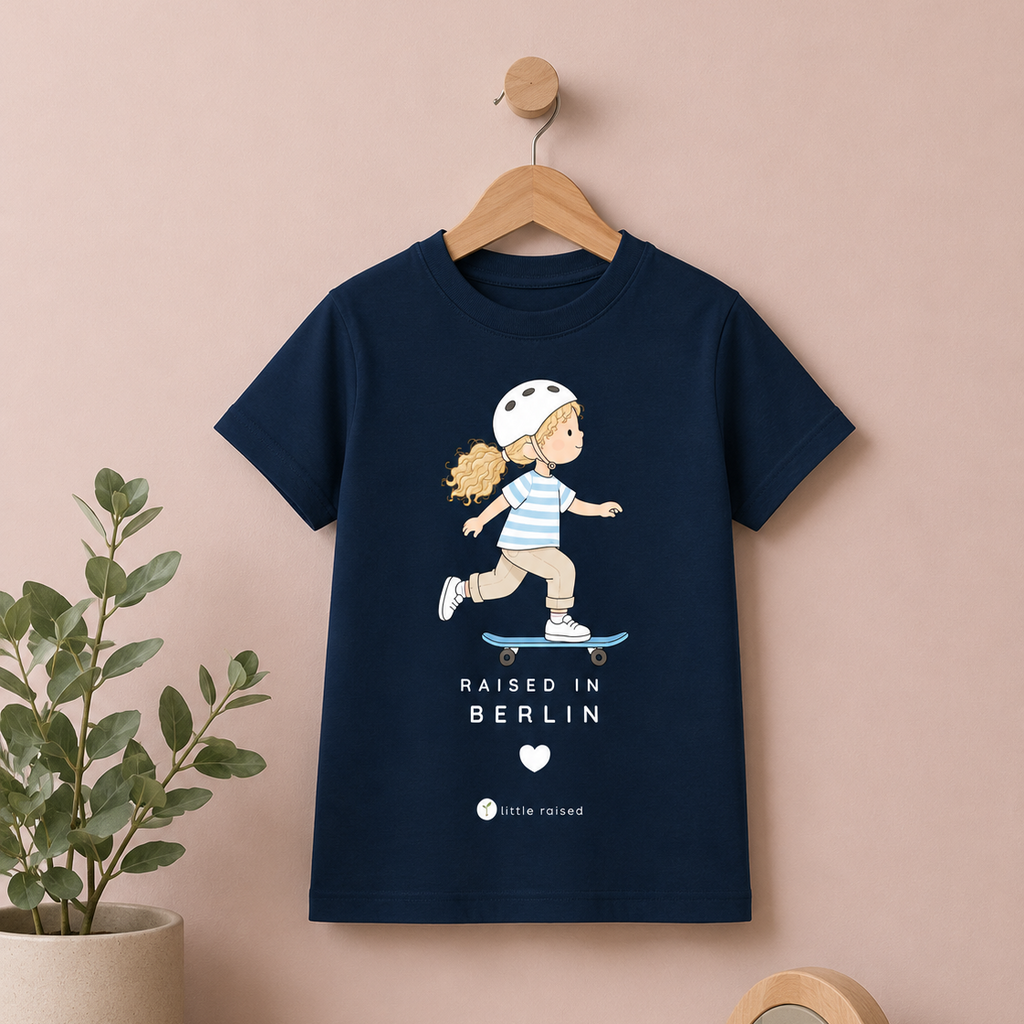 Kinder-T-Shirt aus Bio-Baumwolle: Raised in Berlin (Citygirl)