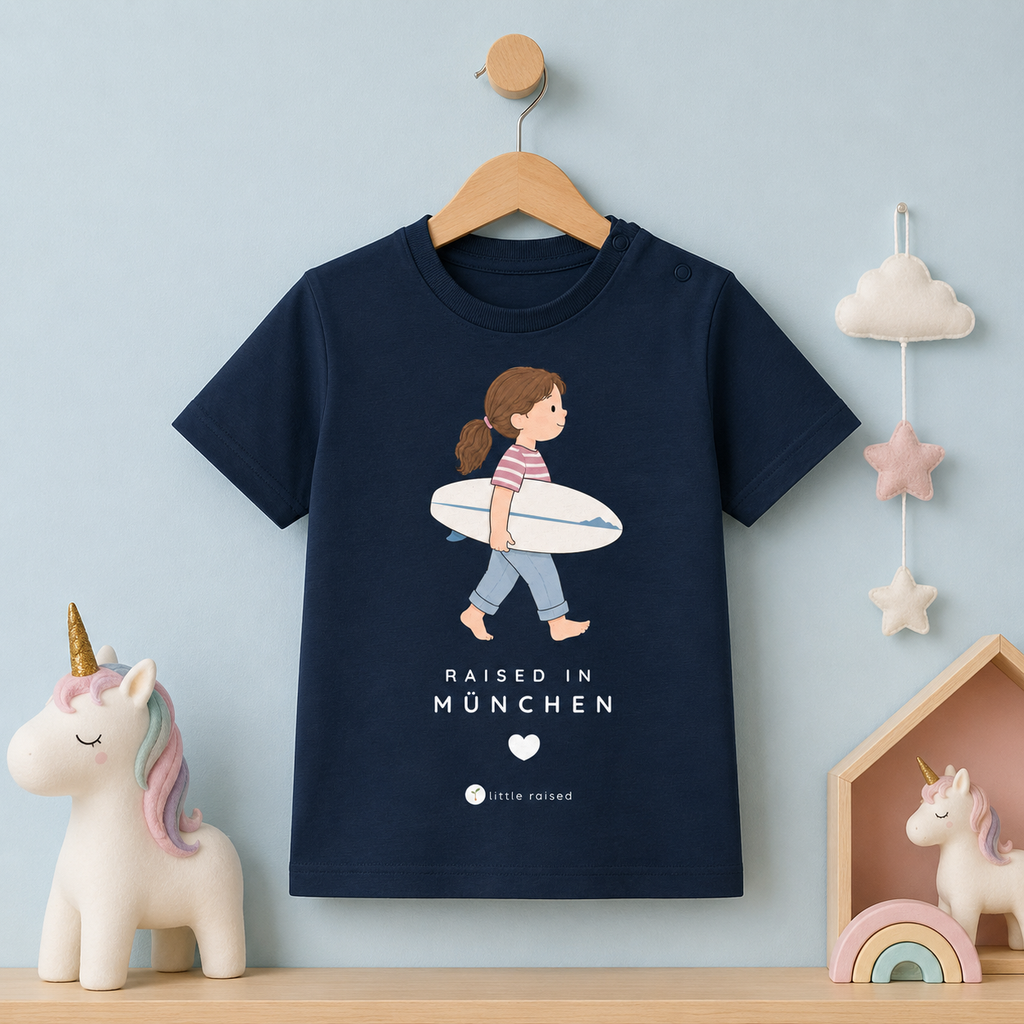Baby-T-Shirt aus Bio-Baumwolle: Raised in München (Citygirl)
